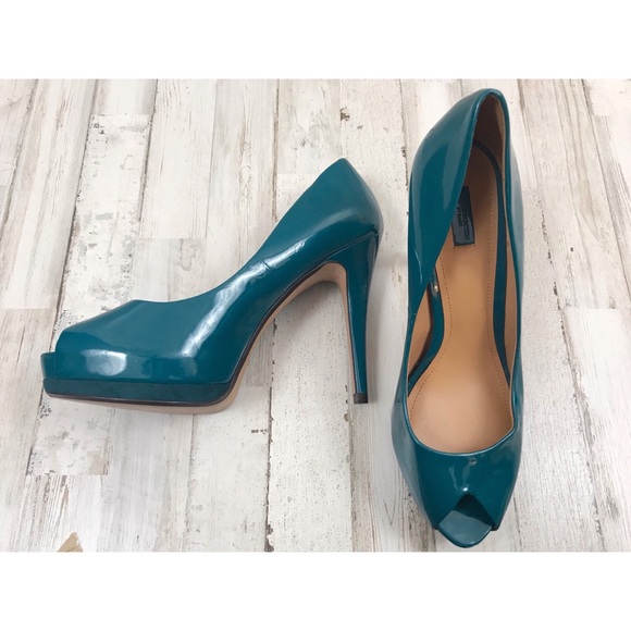 Zara Shoes - Zara Collection by Basic teal peep toe pumps